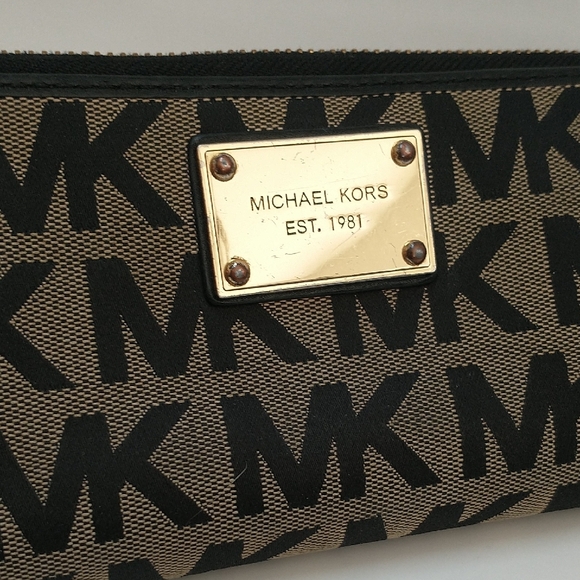 Michael Kors Monogram Wallet - Picture 3 of 12